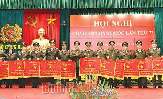 V&igrave; b&igrave;nh y&ecirc;n, hạnh ph&uacute;c của nh&acirc;n d&acirc;n