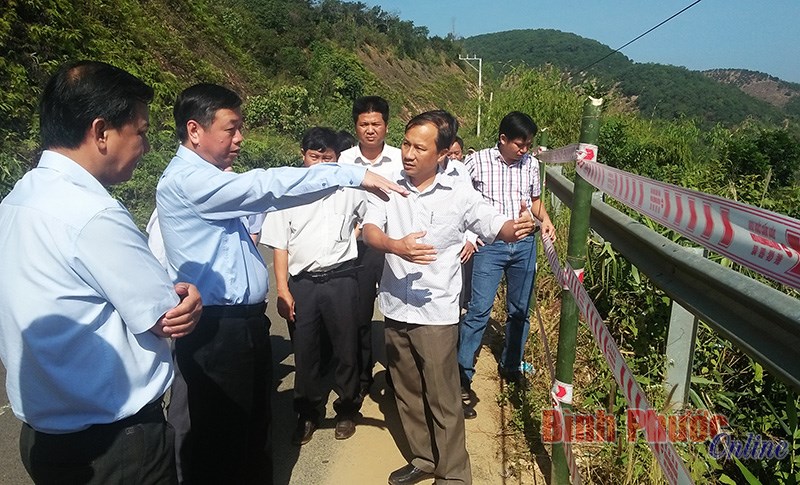 Ph&oacute; chủ tịch UBND tỉnh Huỳnh Anh Minh kiểm tra tuyến đường Sao Bọng - Đăng H&agrave;