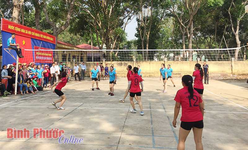 324 VĐV tham gia giải bóng chuyền nữ ngành GD-ĐT Đồng Phú