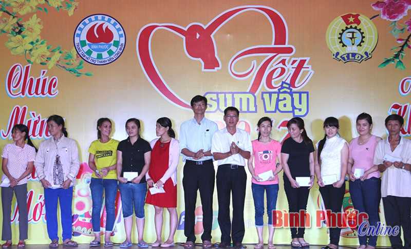 Ấm lòng công nhân đón tết xa quê