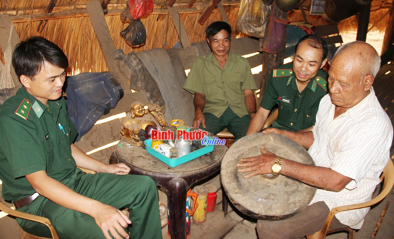 Phát huy vai trò người có uy tín trong đồng bào DTTS