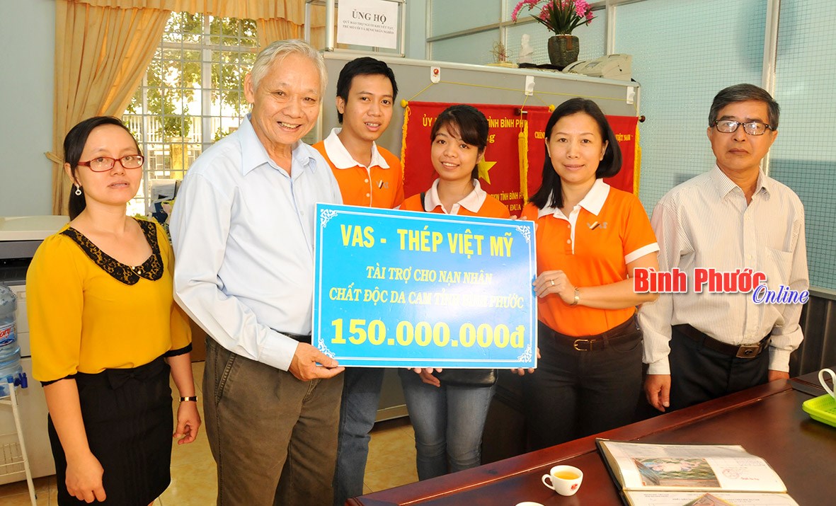 Công ty VAS - Thép Việt Mỹ trao tặng 3 căn nhà cho nạn nhân da cam