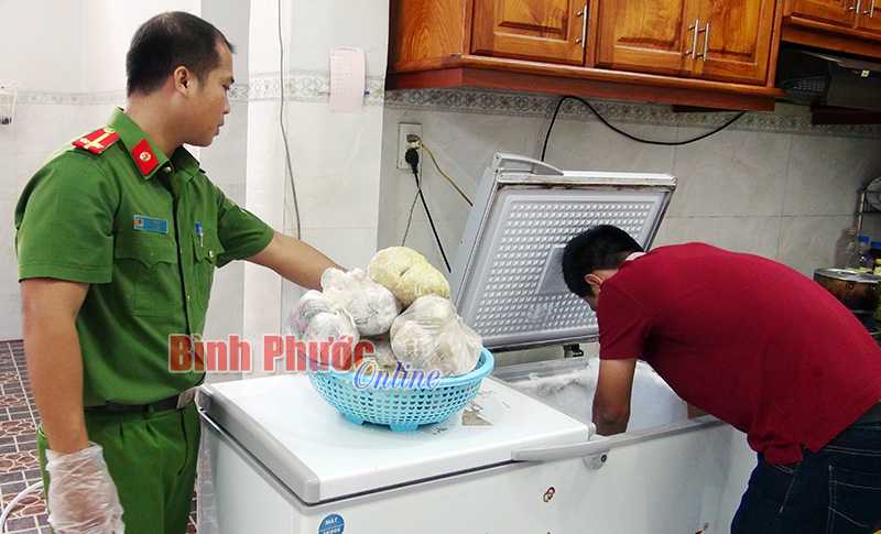 Phát hi&ecirc;̣n hàng chục kg giò chả &acirc;̉m m&ocirc;́c, hư hỏng