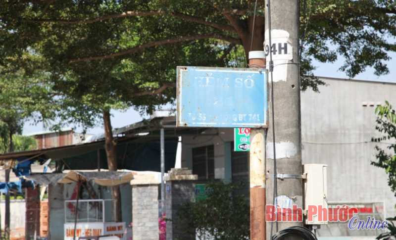 Ảnh ph&ecirc; b&igrave;nh: Biển chỉ dẫn cộng đồng qu&aacute; mờ