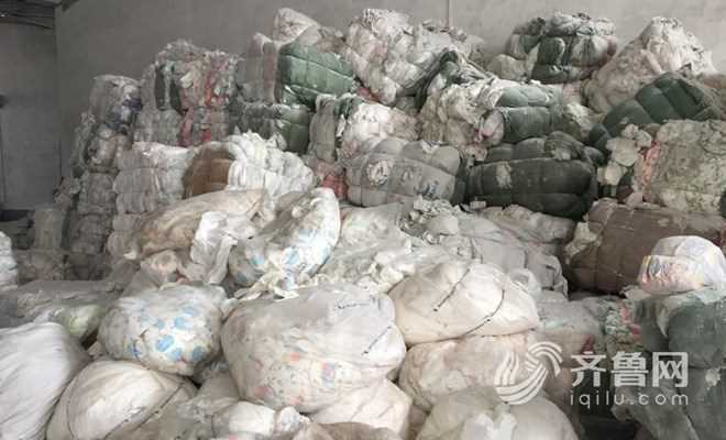 Bí mật gây sốc tại xưởng sản xuất bỉm người lớn từ rác thải tái chế