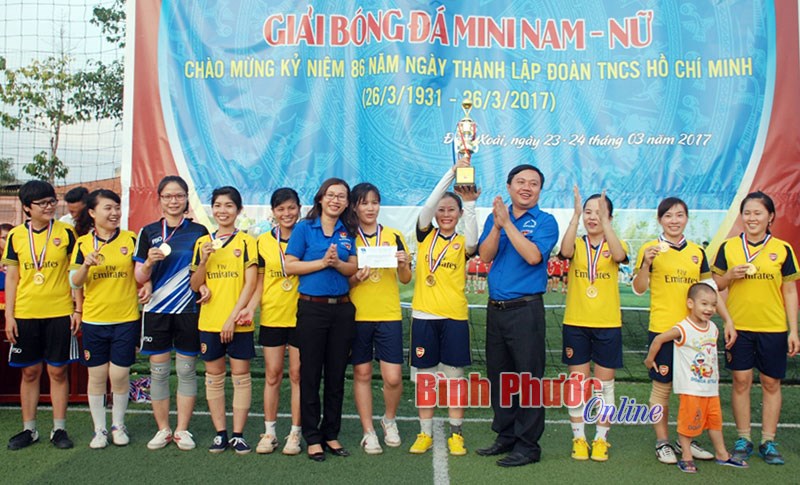 Bế mạc giải bóng đá chào mừng ngày thành lập Đoàn TNCS Hồ Chí Minh