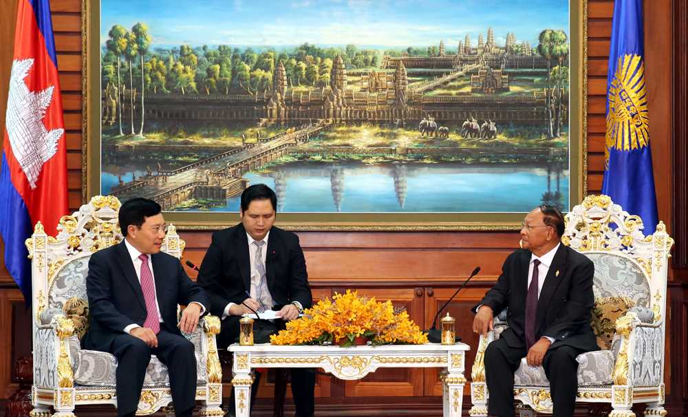 Ph&oacute; Thủ tướng Phạm B&igrave;nh Minh đến ch&agrave;o Chủ tịch QH Campuchia