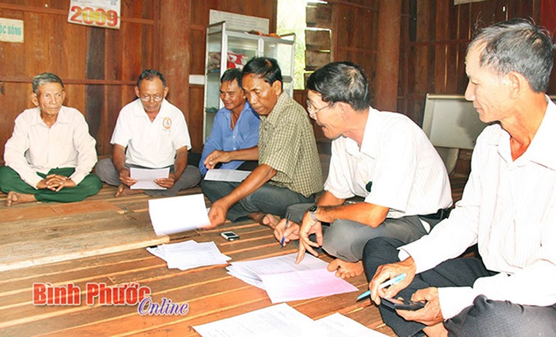 Tận dụng mọi nguồn lực làm đường, kéo điện ở Lộc Khánh