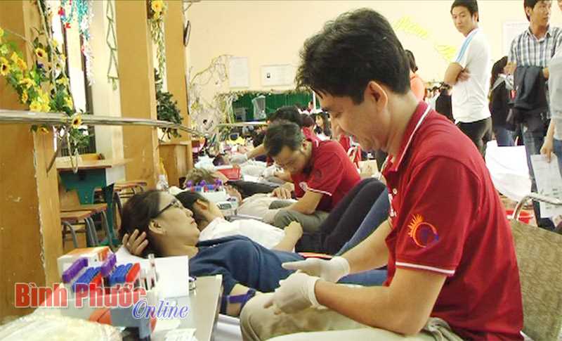 Đợt I năm 2017, huyện Lộc Ninh thu 526 đơn vị máu tình nguyện