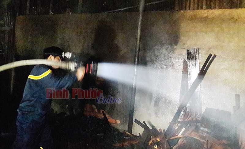 Cháy xưởng gỗ, ước thiệt hại hơn 100 triệu đồng