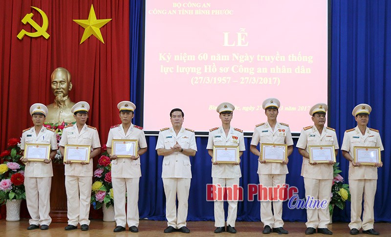 C&ocirc;ng an tỉnh kỷ niệm 60 năm Ng&agrave;y truyền thống lực lượng l&agrave;m c&ocirc;ng t&aacute;c hồ sơ CAND