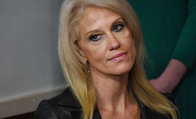 Cố vấn của Donald Trump đã "vi phạm quy tắc đạo đức nghề nghiệp"