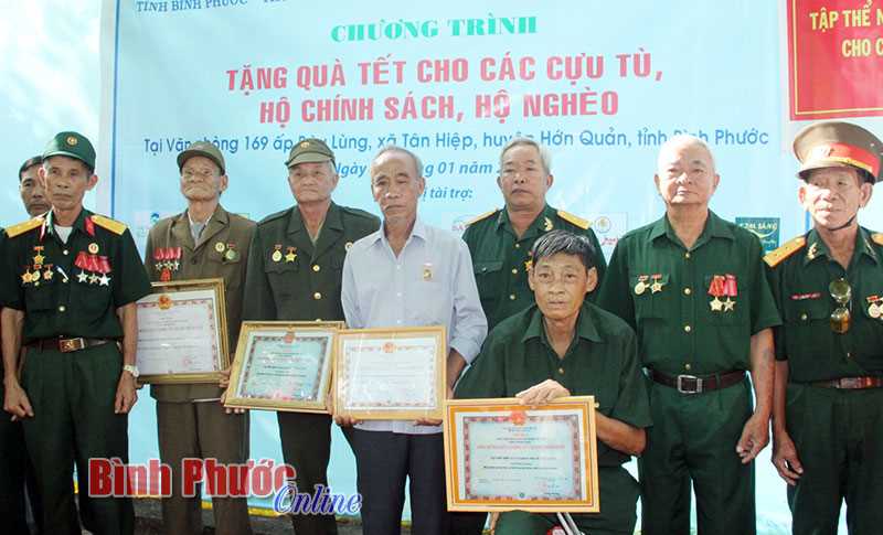 Cựu t&ugrave; ch&iacute;nh trị họp mặt trước tết Nguy&ecirc;n đ&aacute;n
