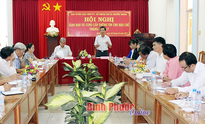 Đẩy mạnh tuy&ecirc;n truyền x&acirc;y dựng, chỉnh đốn Đảng