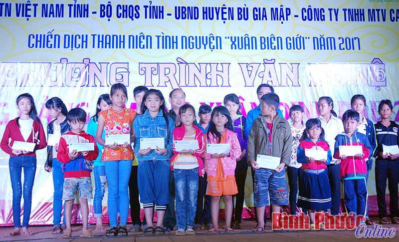 Đ&ecirc;m văn nghệ ấm &aacute;p t&igrave;nh xu&acirc;n