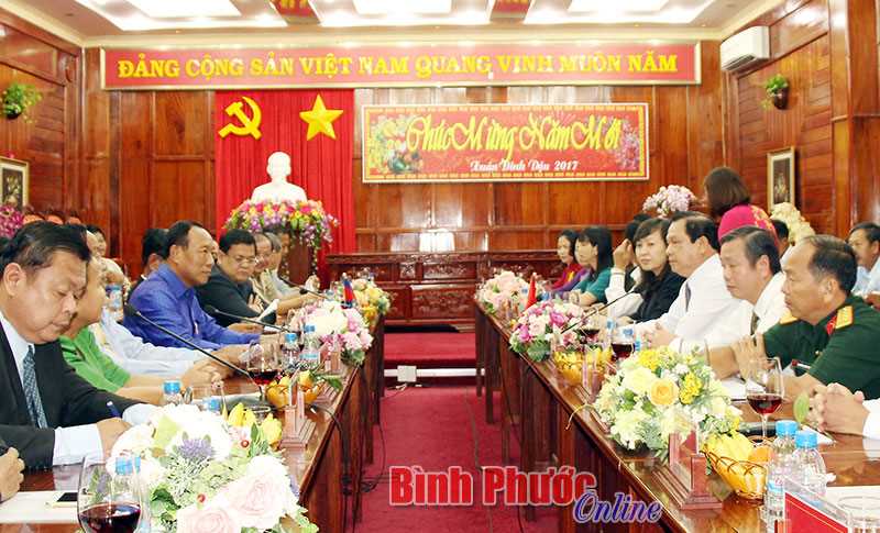 Đo&agrave;n c&ocirc;ng t&aacute;c 5 tỉnh của nước bạn Campuchia ch&uacute;c tết tại B&igrave;nh Phước