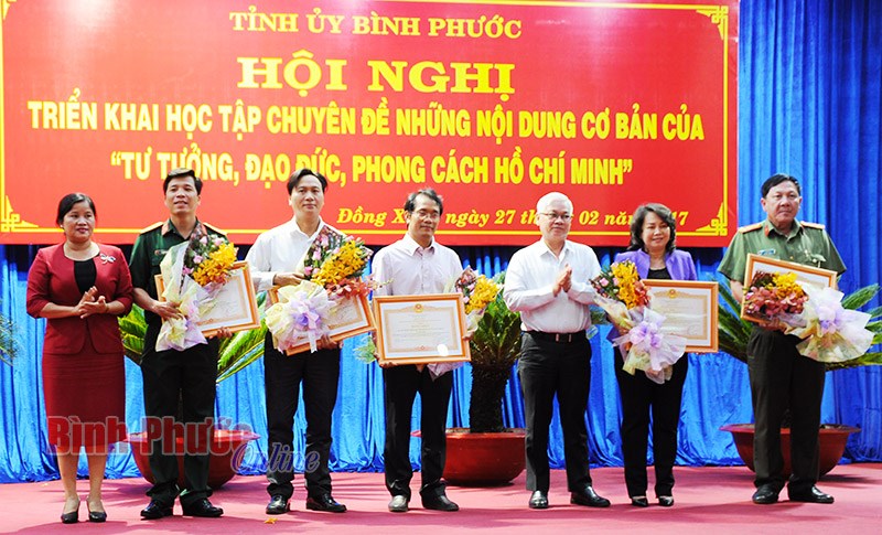 Triển khai học tập chuy&ecirc;n đề &ldquo;Những nội dung cơ bản của tư tưởng, đạo đức, phong c&aacute;ch Hồ Ch&iacute; Minh&rdquo;