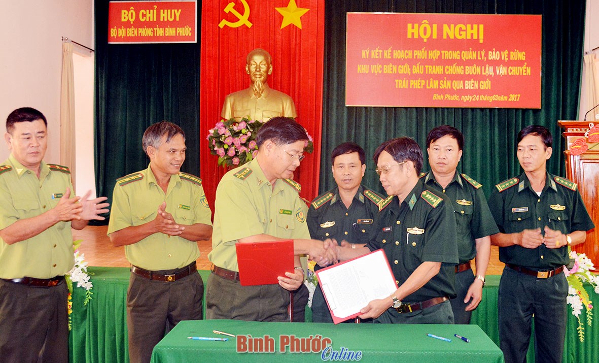 K&yacute; kết quản l&yacute;, bảo vệ rừng v&agrave; đấu tranh chống bu&ocirc;n lậu qua bi&ecirc;n giới