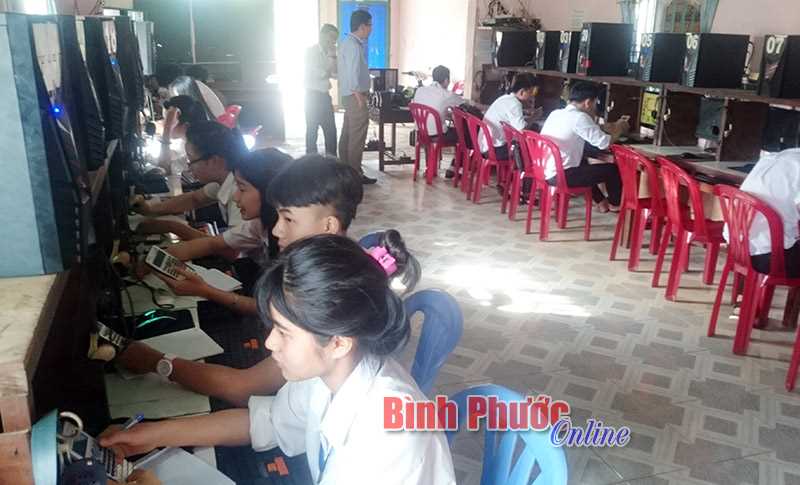 82 học sinh thi giải toán trên internet cấp tỉnh