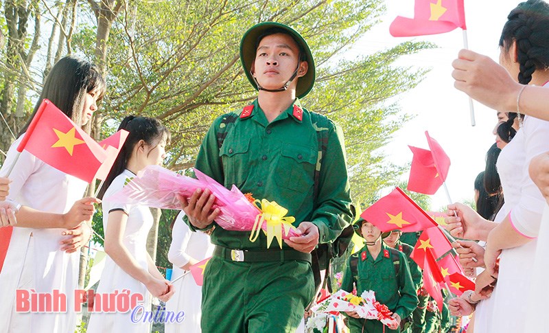 [Video] 1.200 thanh niên lên đường thực hiện nghĩa vụ quân sự
