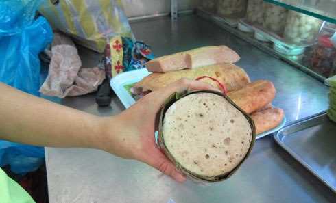 Phạt 1 cơ sở sản xuất giò, chả không đủ điều kiện an toàn thực phẩm