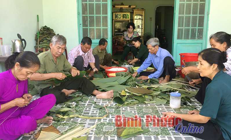 B&aacute;nh chưng xanh ấm t&igrave;nh đồng đội