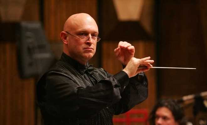 Nhạc trưởng lừng danh thế giới tr&igrave;nh diễn c&ugrave;ng nghệ sỹ Việt Nam