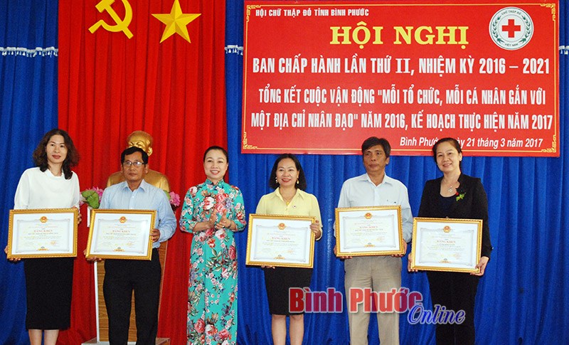 Hoạt động chữ thập đỏ tr&aacute;nh h&ocirc; h&agrave;o khẩu hiệu, tập trung hướng về cơ sở