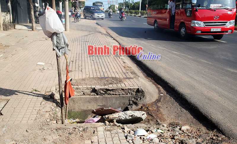  &ldquo;Bẫy&rdquo; nguy hiểm từ hố ga mất nắp