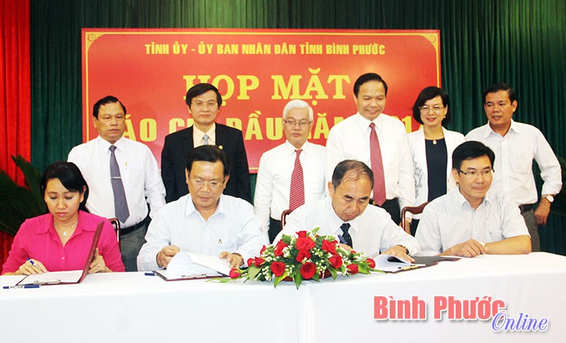 Họp mặt b&aacute;o ch&iacute; đầu năm, đồng ch&iacute; B&iacute; thư Tỉnh ủy Nguyễn Văn Lợi: L&atilde;nh đạo tỉnh v&agrave; cơ quan chức năng sẽ chủ động cung cấp th&ocirc;ng tin