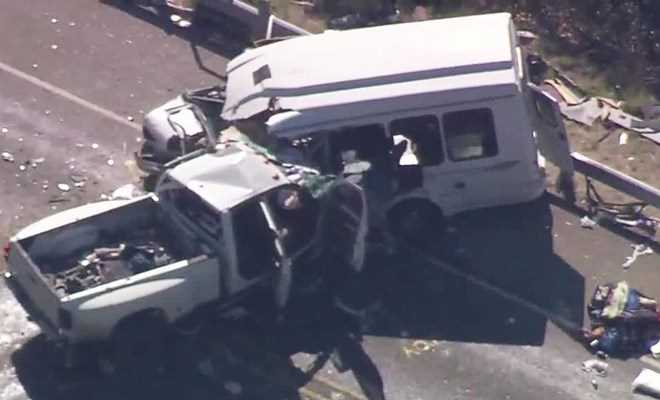 Tai nạn giao thông thảm khốc: Xe buýt đâm xe tải, 12 người chết