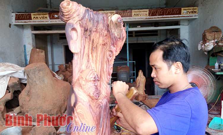 Tượng gỗ nu - lũa: Nghệ thuật kết hợp giữa thi&ecirc;n tạo v&agrave; nh&acirc;n tạo