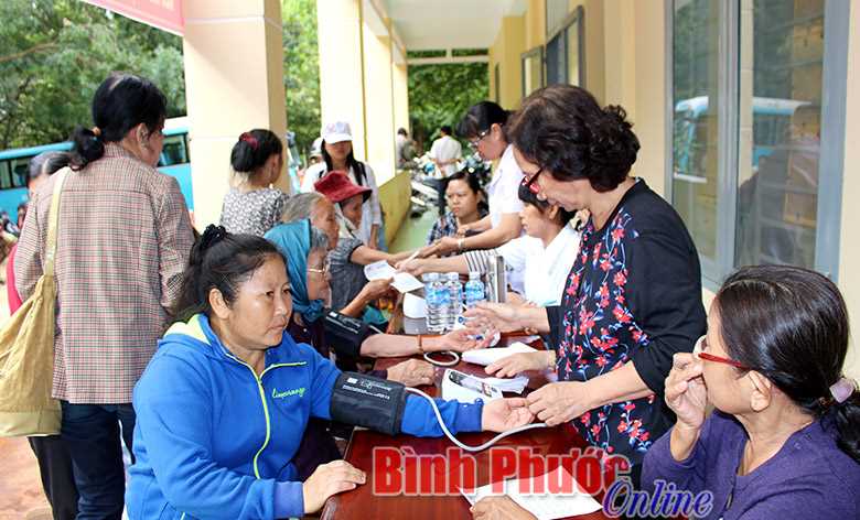 &ldquo;D&acirc;n vận kh&eacute;o&rdquo; ở B&ugrave; Đốp