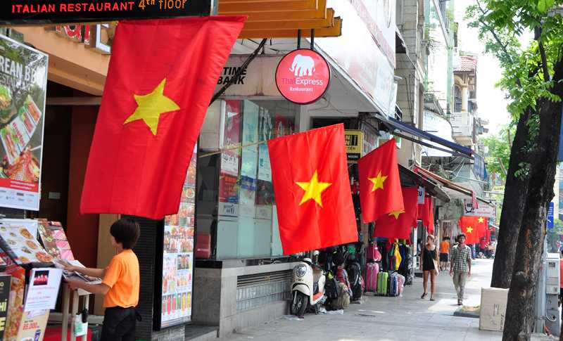 Thông báo treo cờ Tổ quốc và nghỉ tết Nguyên đán Đinh Dậu