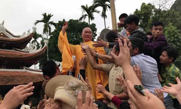 Chấn chỉnh h&agrave;nh vi biến tướng trong lễ hội