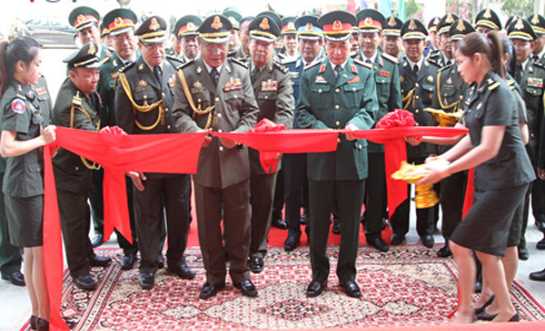 Tăng cường hợp t&aacute;c quốc ph&ograve;ng Việt Nam - Campuchia 