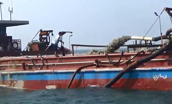 Hút cát vùng sạt lở đi bán