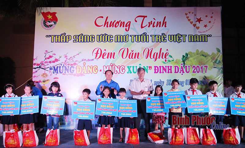 Thị đoàn Đồng Xoài tổ chức chương trình “Thắp sáng ước mơ tuổi trẻ Việt Nam”