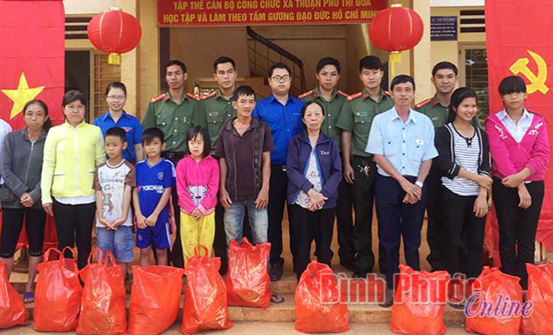 Đỡ đầu 3 học sinh khó khăn