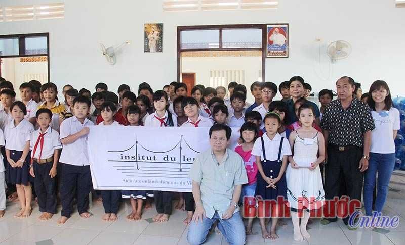 Người Pháp làm từ thiện trên đất Bình Phước