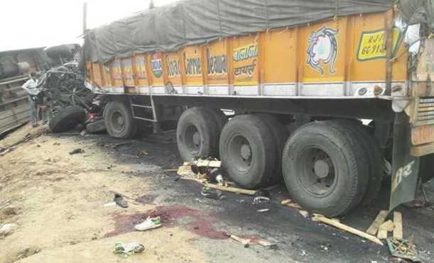 Tai nạn giao thông nghiêm trọng tại Ấn Độ làm 17 người chết