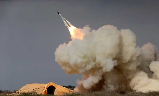 Đáp trả Mỹ, Iran tiến hành tập trận tên lửa quy mô lớn