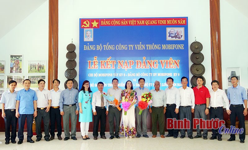 Lễ kết nạp Đảng tại Khu bảo tồn văn h&oacute;a d&acirc;n tộc S&rsquo;ti&ecirc;ng s&oacute;c Bom Bo