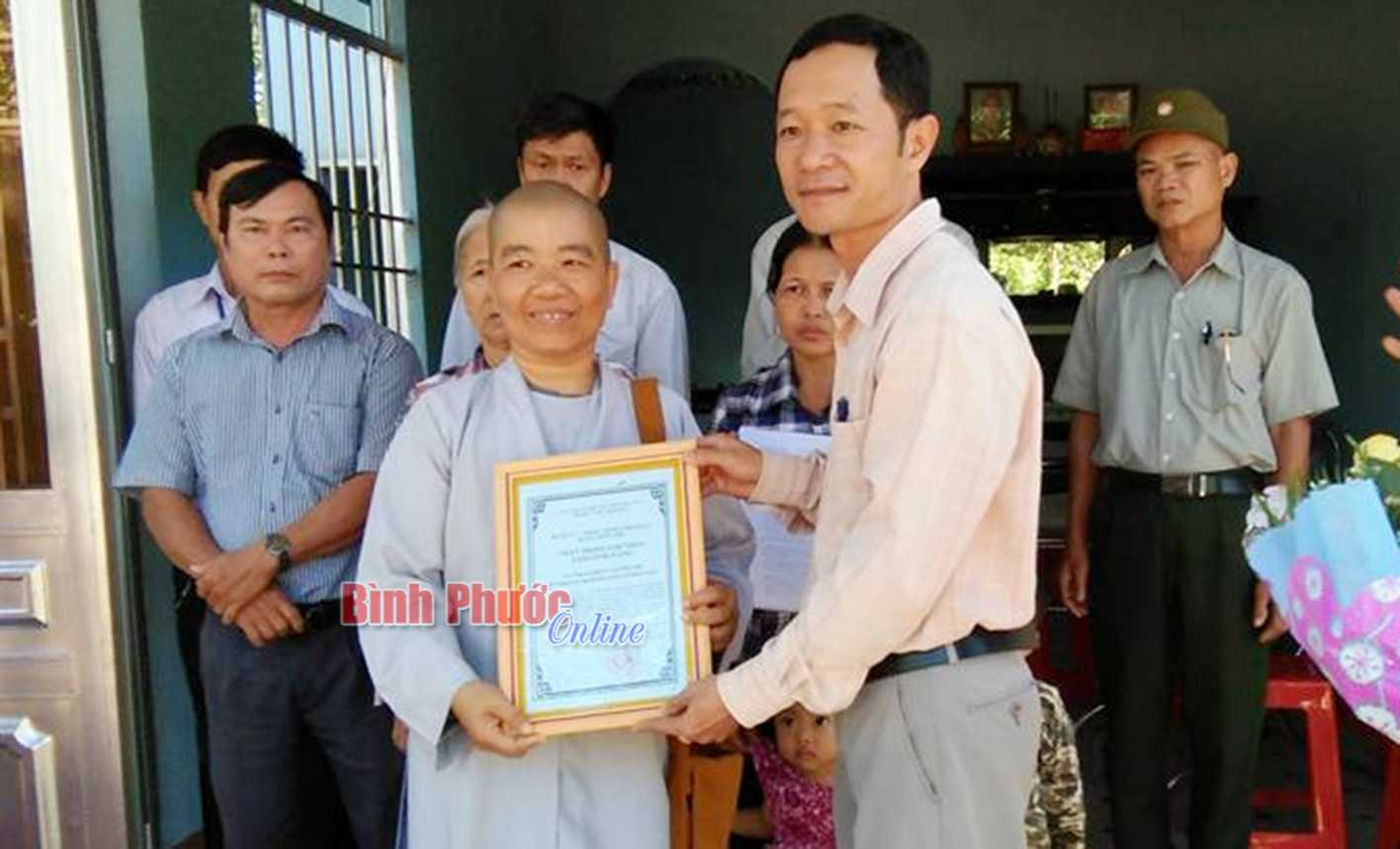 Trao 2 căn nhà tình thương tại xã Thuận Lợi