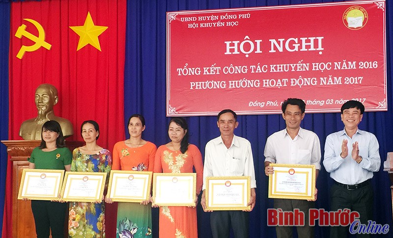 Đồng Phú có 12.256 hộ đạt danh hiệu gia đình học tập