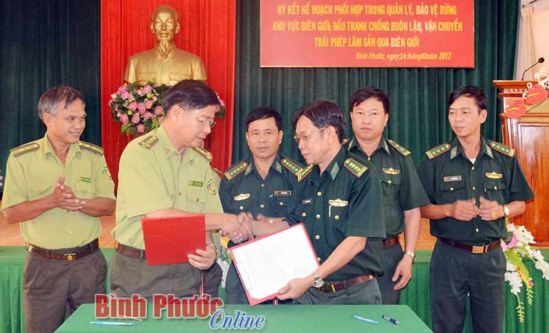 K&yacute; kết phối hợp bảo vệ rừng v&agrave; chống bu&ocirc;n lậu ở bi&ecirc;n giới