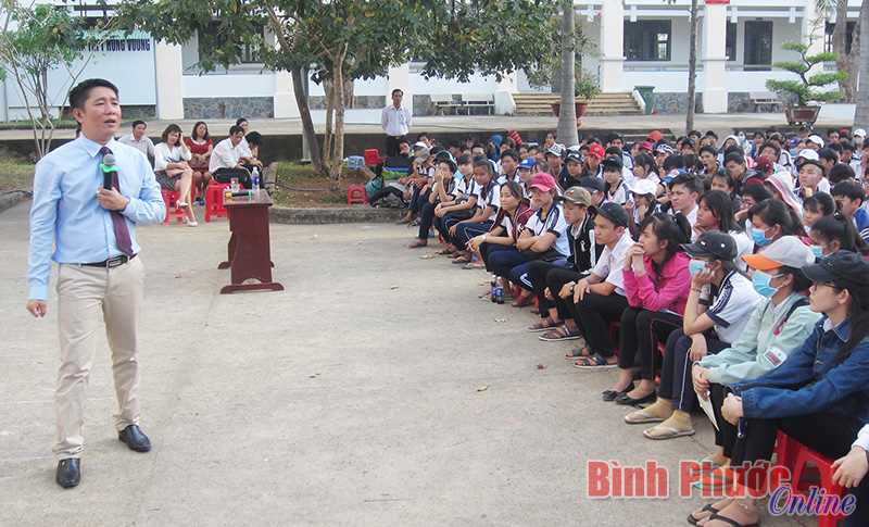 Kỷ lục gia siêu trí nhớ Nguyễn Phùng Phong chia sẻ kỹ năng xây dựng niềm tin