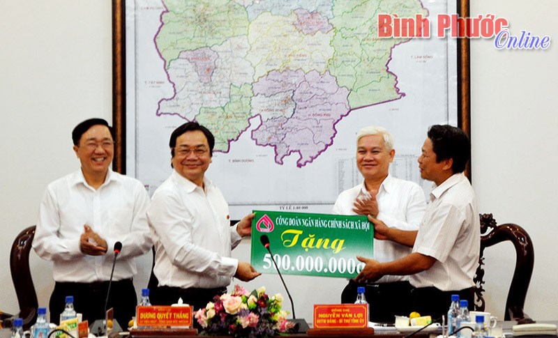 L&atilde;nh đạo tỉnh l&agrave;m việc với Ng&acirc;n h&agrave;ng CSXH Việt Nam