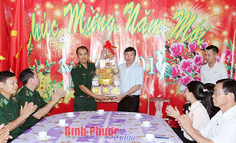 L&atilde;nh đạo tỉnh thăm v&agrave; tặng qu&agrave; tết c&aacute;c đồn bi&ecirc;n ph&ograve;ng tr&ecirc;n địa b&agrave;n Lộc Ninh