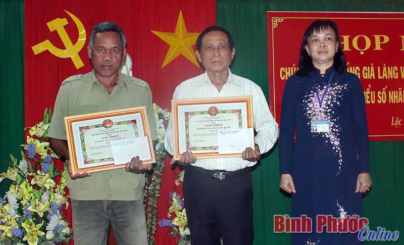 Lộc Ninh họp mặt, ch&uacute;c tết gi&agrave; l&agrave;ng, người c&oacute; uy t&iacute;n trong đồng b&agrave;o DTTS